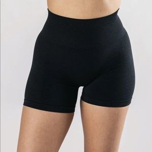Alphalete Amplify shorts 4.5” black NWT